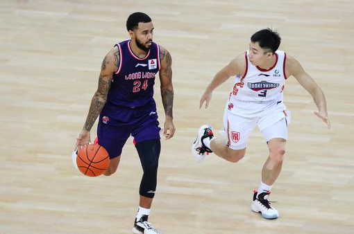 CBA-广州100-79送同曦8连败 摩尔37+9郭凯13+9