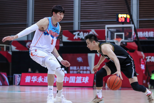 周琦22+17梅奥空砍30分 郭少付豪缺阵 新疆89-83险胜辽宁